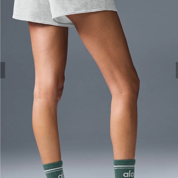 ALO Yoga Accolade heather Gray Shorts - Picture 4 of 7